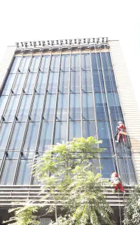 شستشو شیشه و نما.پیچ رول سنگ