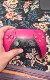 دسته ps5 قرمز