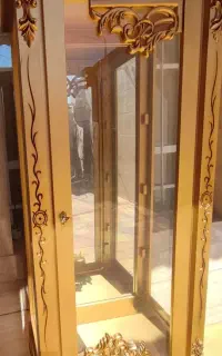 کاملا سالم ۴ طبقه پشت آینه