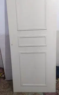 در کومود دیواری