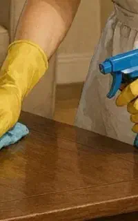 خدمتکار نظافتچی هستم