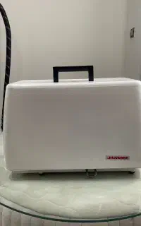 وسایل منزل(میزناهارخوری میزوسط چرخ خیاطی)