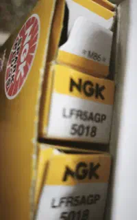 شمع NGK  سوزنی پلاتینیوم پایه بلند اصل ژاپن