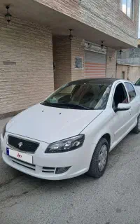 یک دستگاه خودرو رانا پلاس سقف شیشه