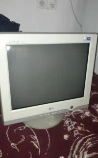 کیس و مانیتور