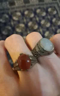 دو عدد انگشتر عقیق سفید و سرخ یمنی ناب