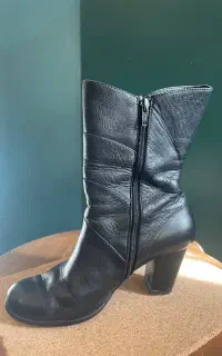 بوت زنانه چرم طبیعی