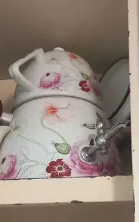 کتری قوری شیر دار روی گاز