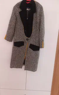 پالتو بسیار گرم نرم به رنگ طوسی.