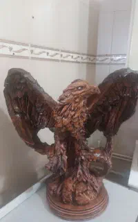 مجسمه عقاب