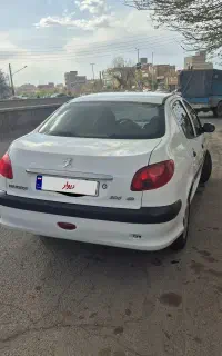 سواری اس ری v8