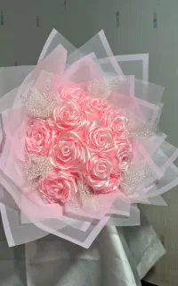 دسته گل رز روبانی صورتی ۱۳ شاخه