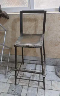 چهار پایه اهنی