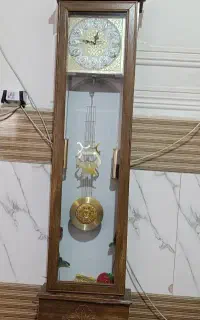 میز و ساعت