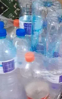 بطری آب معدنی و نوشابه