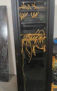 یک اتاق سرور و ده عدد دوربین مدار بسته