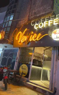 نیرو کار کافی شاپ خانم