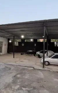 گاراژ ۴۰۰ متری با ۳ تا مغازه بزرگ و مسقف