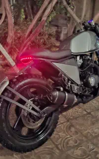 کافه ریس ،کاستوم