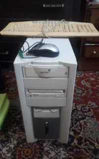 فروش کیس کامپیوتر سالم با موس و صفحه کلید