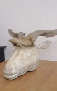 مجسمه سر بز کوهی با سنگ مرمر