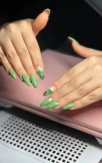 خدمات زیبایی ناخن