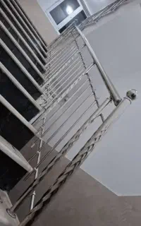 اجرا و نصب انواع نرده های استیل و استاتیک و آهنی