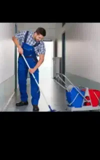 خدمتکار و راننده هستم