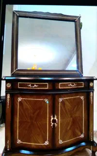 میز کنسول  بااینه سالم ودر حد نو خیلی کم کار کرده