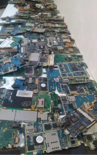 جمع آوری بردهای سوخته و قدیمی موبایل و کامپیوتر