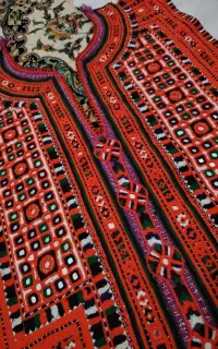 دوزنده ام اینه میدوزم