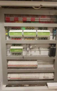 دفتر فنی و مهندسی تاسیسات برق ساختمان وخورشیدی دنا