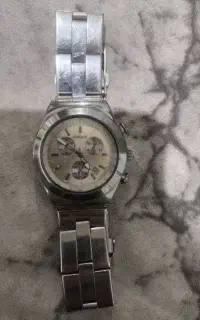 ساعتUNIQUE1
