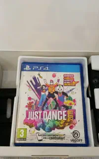دوربین ps4  به همراه بازی jast danc2019