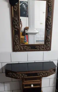 اینه و کنسولی