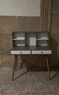 میز تحریر و کتابخانه