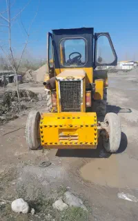 تراکتور بیل‌عقب