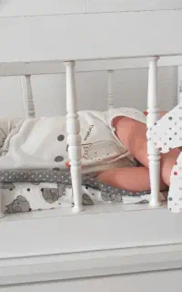 گهواره کنار مادر