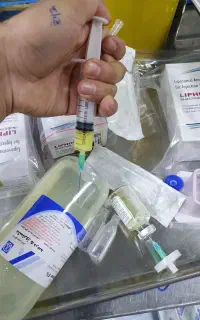 خدمات پرستاری.تزریقات.پانسمان.بخیه.سوندو سرم