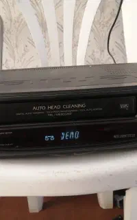 ویدیو فیلم بزرگ VHS و کنترل