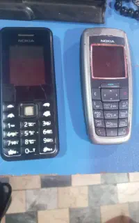 گوشی ساده قدیمی عتیقه