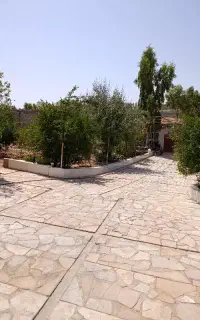 نگهبان مجموعه باغی