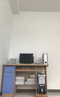 کامپیوتر همراه با میز ۳۰ میلیون