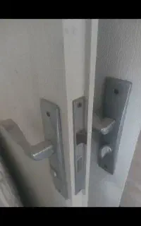 قفل و دستگیره درب حمام وسرویس بهداشتی(۲عدد)