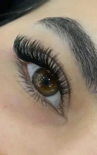اکستنشن و کاشت مژه باسابقه کاری بالا