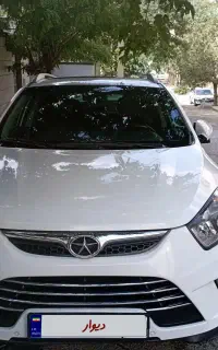 یک دستگاه خودرو جک اس 5