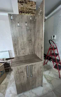 جاکفشی و جالباسی ایستاده