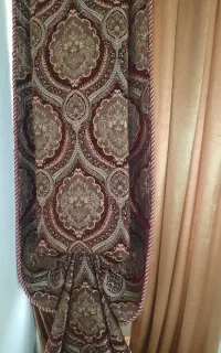 دستک پرده زرشکی وطلایی