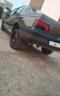 پژوو مدل ۸۲ همون ویترینی معروف