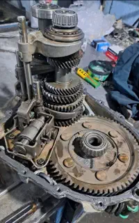 مکانیک و باتری ساز